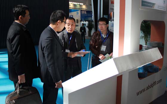 安邦集團(tuán)參加中國（北京）國際供熱通風(fēng)空調(diào)、衛(wèi)生潔具及城建設(shè)備與技術(shù)展會現(xiàn)場(圖4)