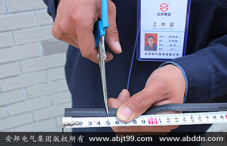 安邦太陽(yáng)能電伴熱帶安裝操作(安裝示意圖)(圖4) 剪一截5厘米的熱縮管