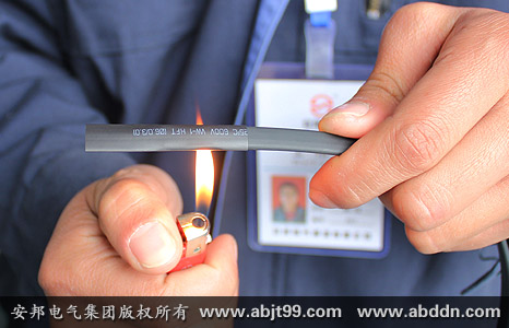 安邦太陽(yáng)能電伴熱帶安裝操作(安裝示意圖)(圖7) 用打火機(jī)沿四周均勻加熱