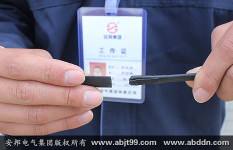 安邦太陽(yáng)能電伴熱帶安裝操作(安裝示意圖)(圖11) 將2.5厘米熱縮管套入太陽(yáng)能電伴熱帶末端