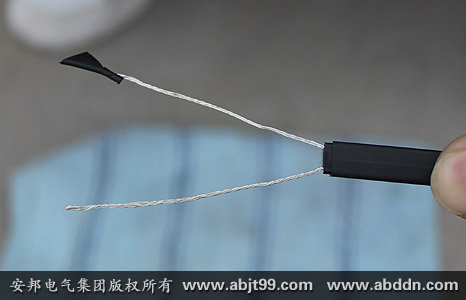 安邦太陽(yáng)能電伴熱帶安裝操作(安裝示意圖)(圖26) 露出兩條金屬導(dǎo)線