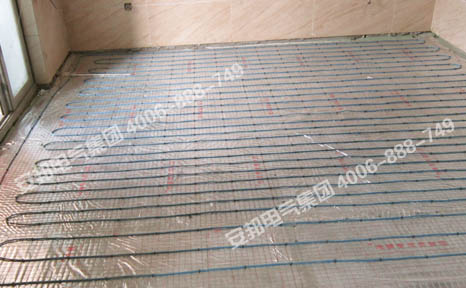 揚州錦苑別墅區發熱電纜家庭電地暖(圖6) 主臥室電地暖安裝圖